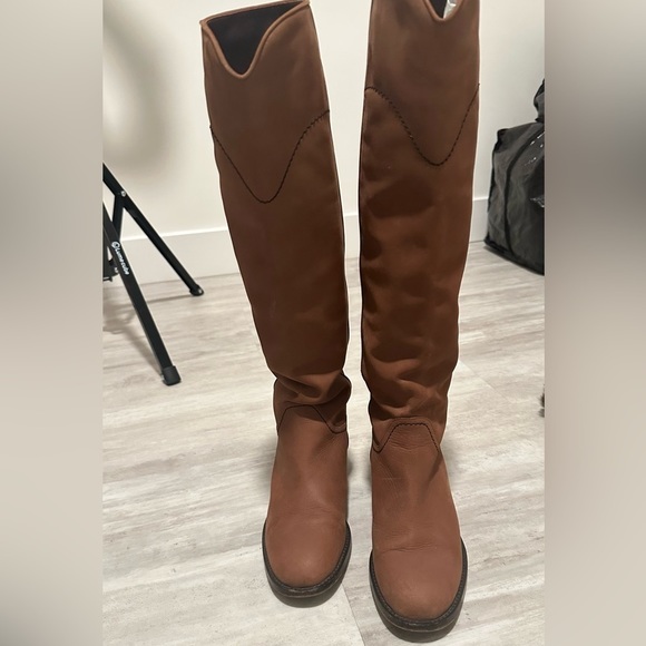 Beautiful Chanel riding boots in excellent condition. - Picture 5 of 13
